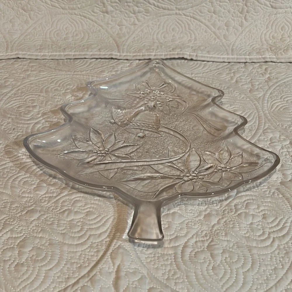 Glass‎ Christmas Tree servers